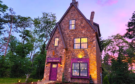 front exterior view of Three Wizards vacation rental in Sevierville, Tennessee