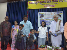 ಬುಡಕಟ್ಟು ವಿದ್ಯಾರ್ಥಿಗಳಿಗೆ ಶಾಲಾ ಪರಿಕರ ವಿತರಿಣೆ