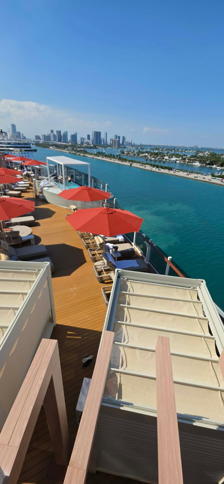 Vibe Beach Club, Infinity Hot Tub, with Miami in the background