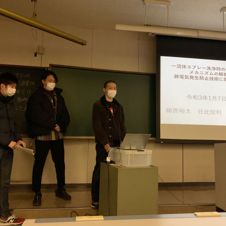 学部4年生の中間発表会行いました。