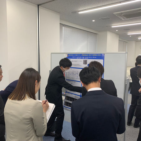 界面ナノ電子化学研究会 第8回ポスター展にM2五十川君、B4伊藤君、B4渡部君が発表しました!