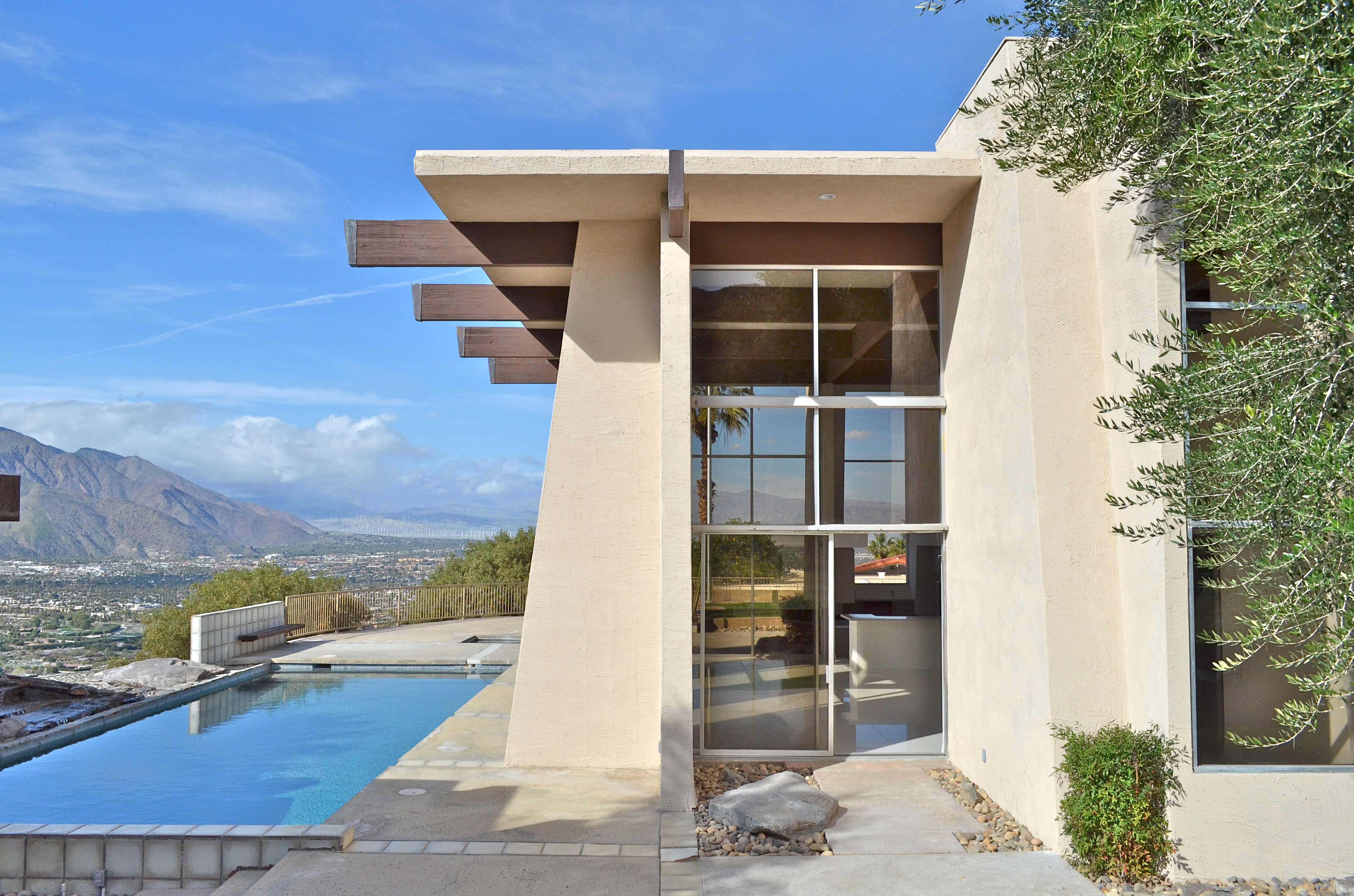 2477 Southridge Dr., Palm Springs