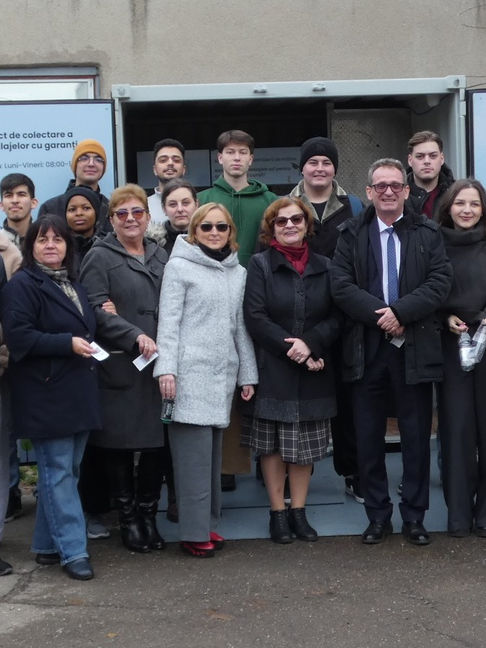 ECO STUDENT. Încă un pas spre un campus "verde" pentru Universitatea din Oradea. Sistem automat de colectare a ambalajelor cu garanție (RVM) pentru studenți. Reciclezi și ai bani de Fresco