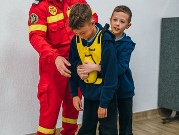 Școala Altfel la Pompieri: Prețuiți Viața! Peste 400 de copii instruiți de salvatorii de la ISU Bihor. GALERIE FOTO de Comunicare ISU Bihor