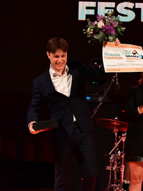 ART ORADEA FESTIVAL. Câștigători Carla Giulia Șerfezi, Kiss Adrienn Livia și Ștefania Roberta Hotca. Alexandru Slăvescu a câștigat trofeul festivalului.