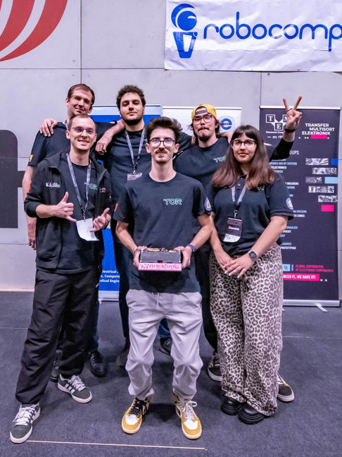 TOR UORADEA la ALL JAPAN ROBOT-SUMO TOURNAMENT 2025. Echipa coordonată de FLAVIU BIROUAȘ va concura la MEGA SUMO. Mihnea Gavriș, Ticarat Raul, Mahmoud Darbaj, Oana Gal și Sebastian Gavruța. 6-7 dec