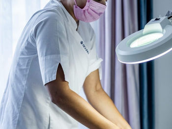 Vrei față mai relaxată și aspect mai luminos? Ai Masajul facial la ANAMARIA BEAUTY & CARE