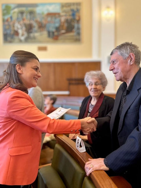 ANTONIA NICA a premiat încă 27 de familii After50 din Oradea. Primăria le-a dat 1.000 lei, flori, o diplomă și i-a făcut să se simtă speciali