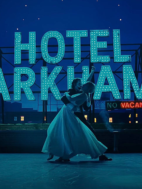 Joker 2 trailer. 10.04.2024. Nebunie muzicală cu nebuni îndrăgostiți dansând pe acoperiș. Phoenix, Gaga și Philips promit încântare totală
