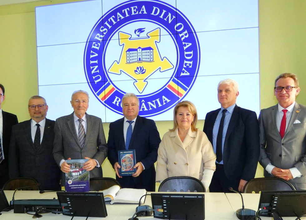 EMIL CONSTANTINESCU: "Modelul dumneavoastră este foarte bun. Oradea este un model de instituție universitară foarte atractiv”. Fostul președinte al României în vizită la Universitatea din Oradea