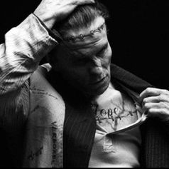 THE BRIDE. Christian Bale e Frankestein singuratic care își caută nevastă cu ajutorul Dr. Euphronius. Împreună o readuc din morți pe Mireasa. Bonnie și Clyde versiunea horror. Din 6 martie în cinema