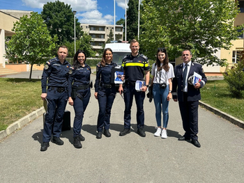 Polițiștii caută viitori Polițiști. Tinerii care vor de partea binelui sunt așteptați în echipa IJP Bihor. Nu vrei școală multă, poți alege să devii subofițer