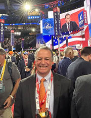 Trump îl trimite pe Darryl Nirenberg ambasador al Statelor Unite în România. A absolvit Universitatea Colgate, 14 ani ca membru influent în Senatul american și luptător  pentru agenda America First