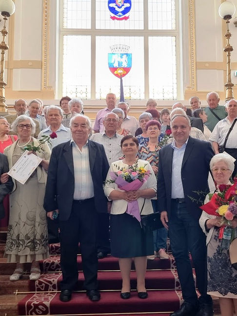 NUNTA DE AUR PMO. Birta și Dragoș au premiat încă 30 de cupluri cu 50 ani de marriage fără pauze la activ. Diplomă, flori și 1.000 de roni pentru performanță