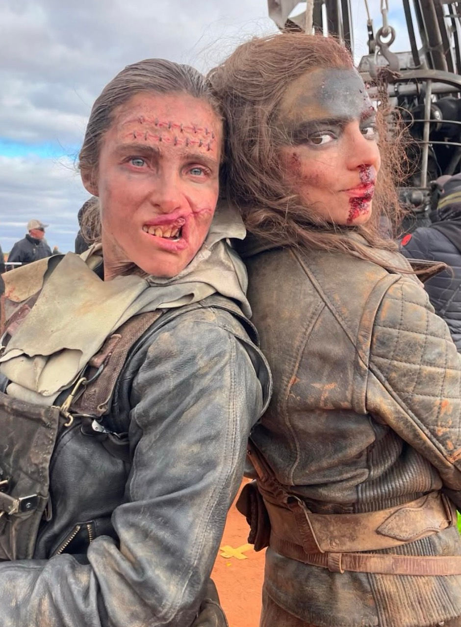 Elsa Pataki (stanga)