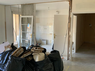 Chantier de rénovation à Lyon après démolition, gravats évacués et espaces dégagés