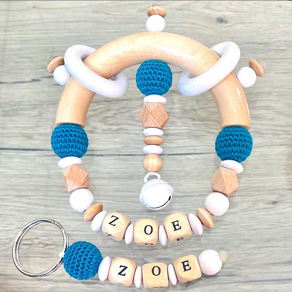 Duo naissance hochet d eveil et porte clés personnalisé bleu canard