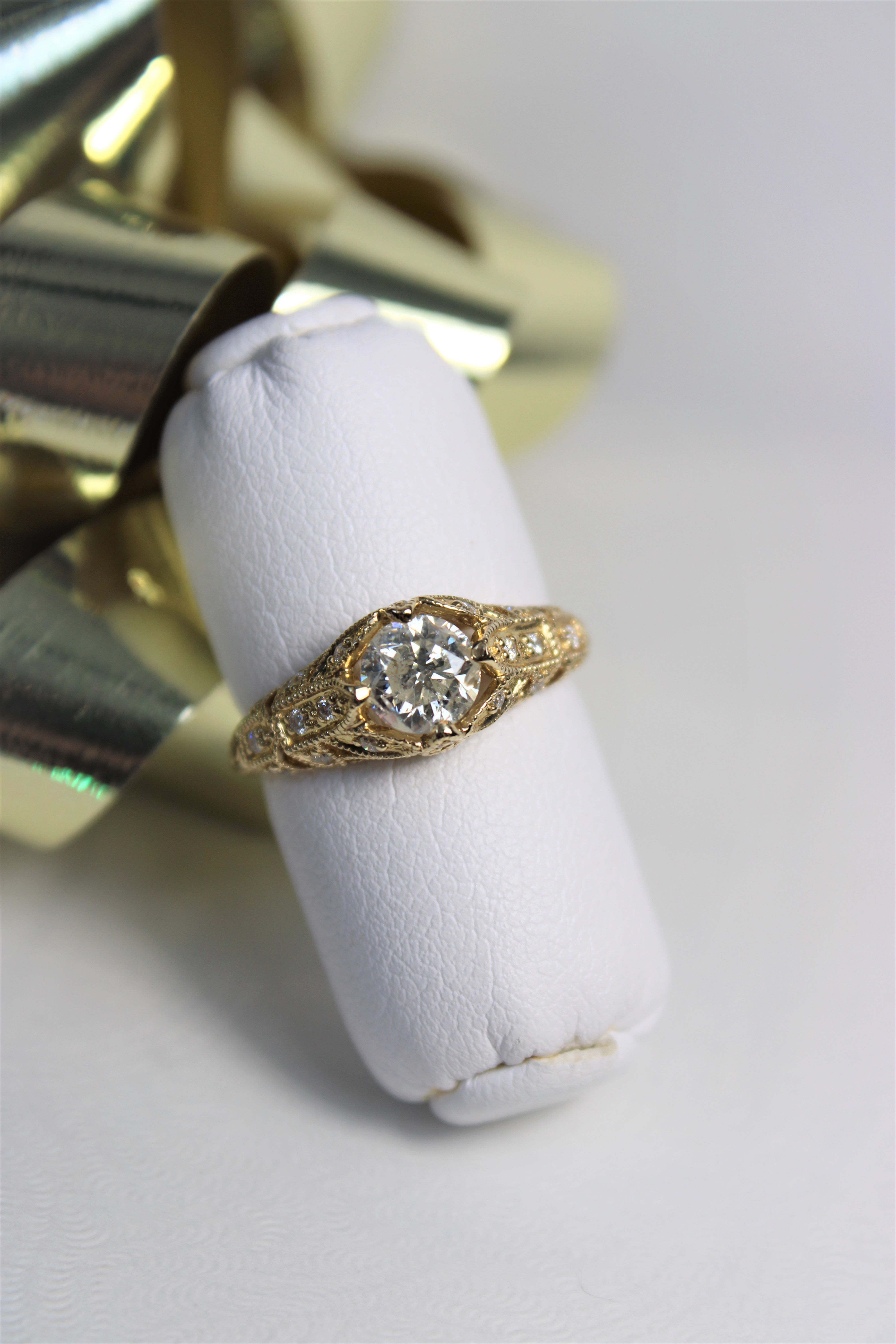 Vintage Mounting with Round Center Diamond - J2915