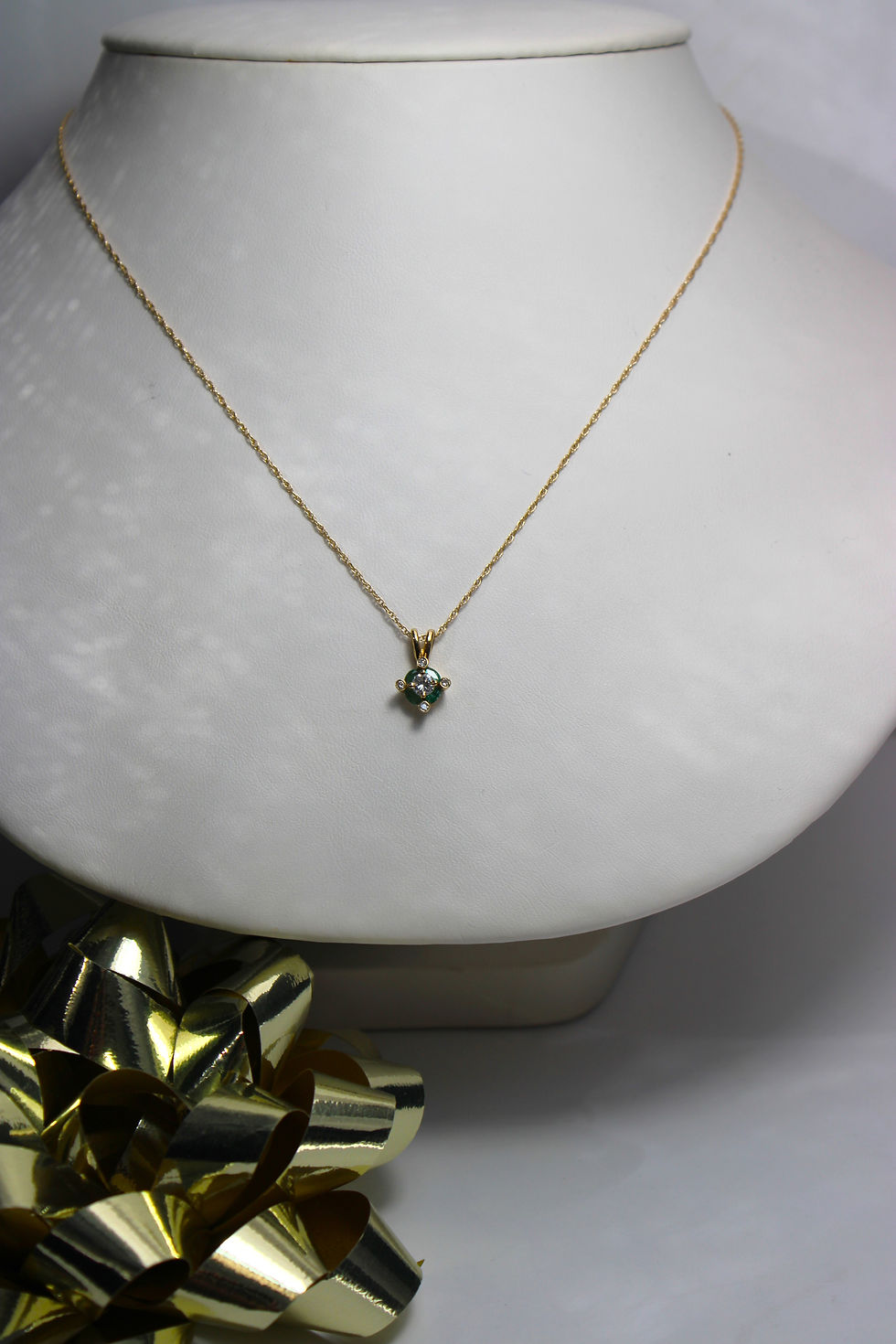 Emerald and Diamond Pendant on Yellow Gold - C5442