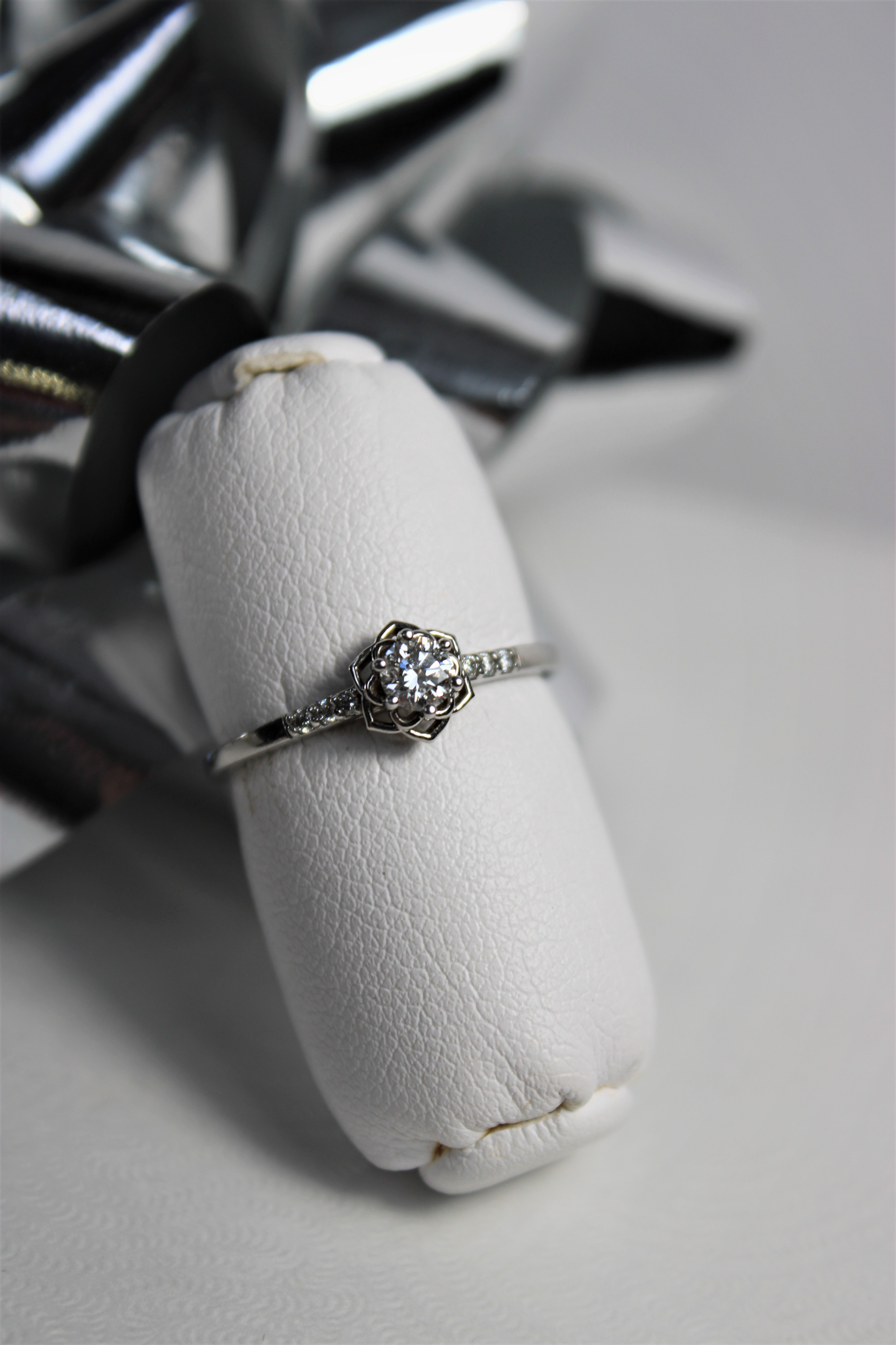 Flower Shaped Mounting with Round Diamond - J2159