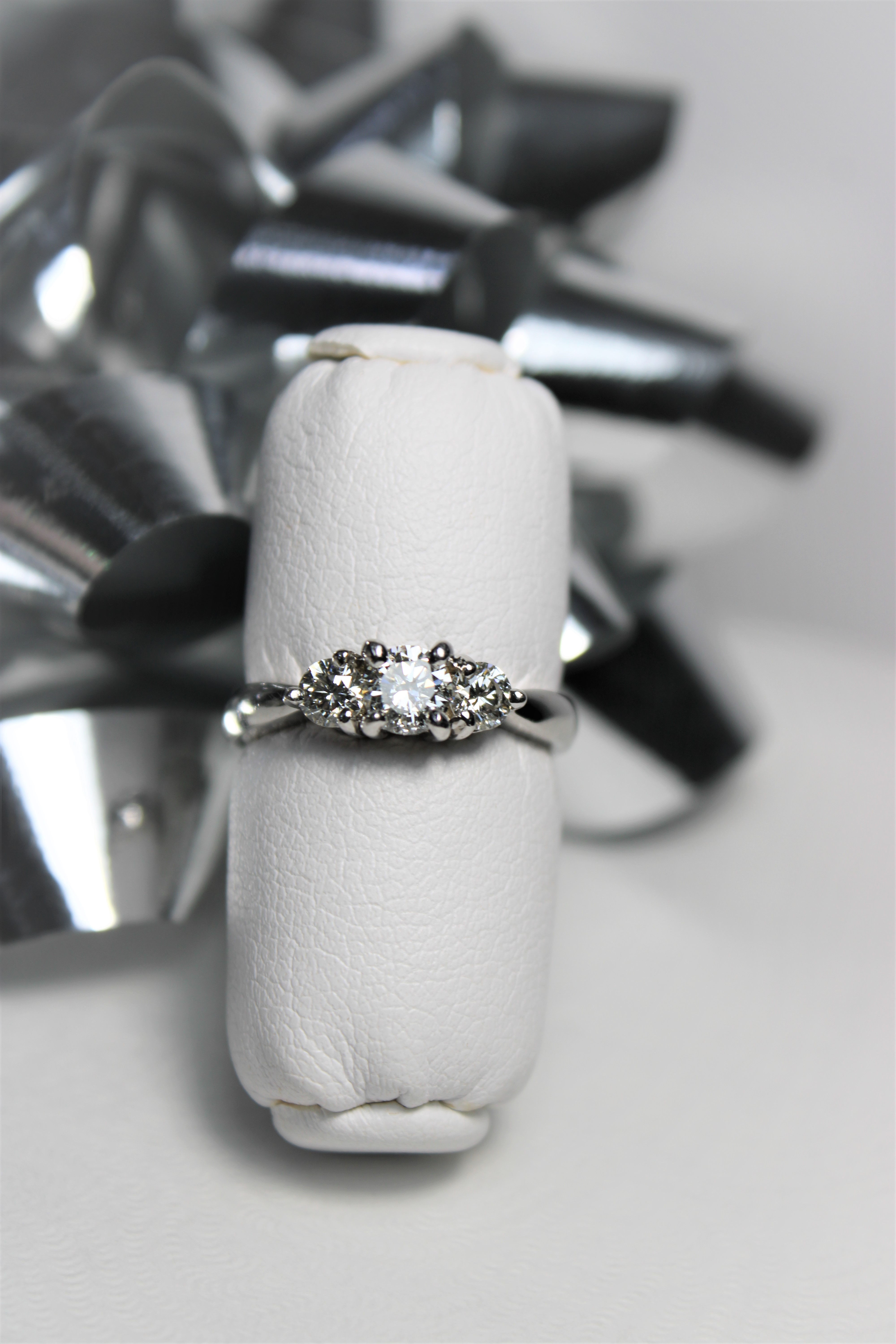 Large Past Present, Future 3 Stone - White Gold : J1393