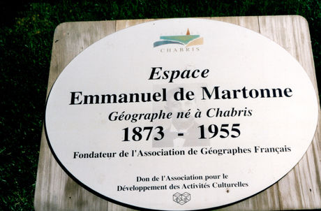 Chabris : le square et la plaque sur la maison natale d’E. de Martonne, 2010