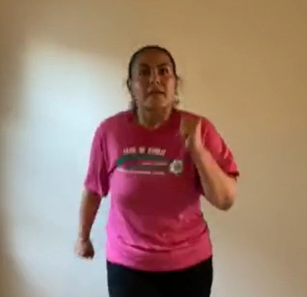 Instructor teaching Muevete from home