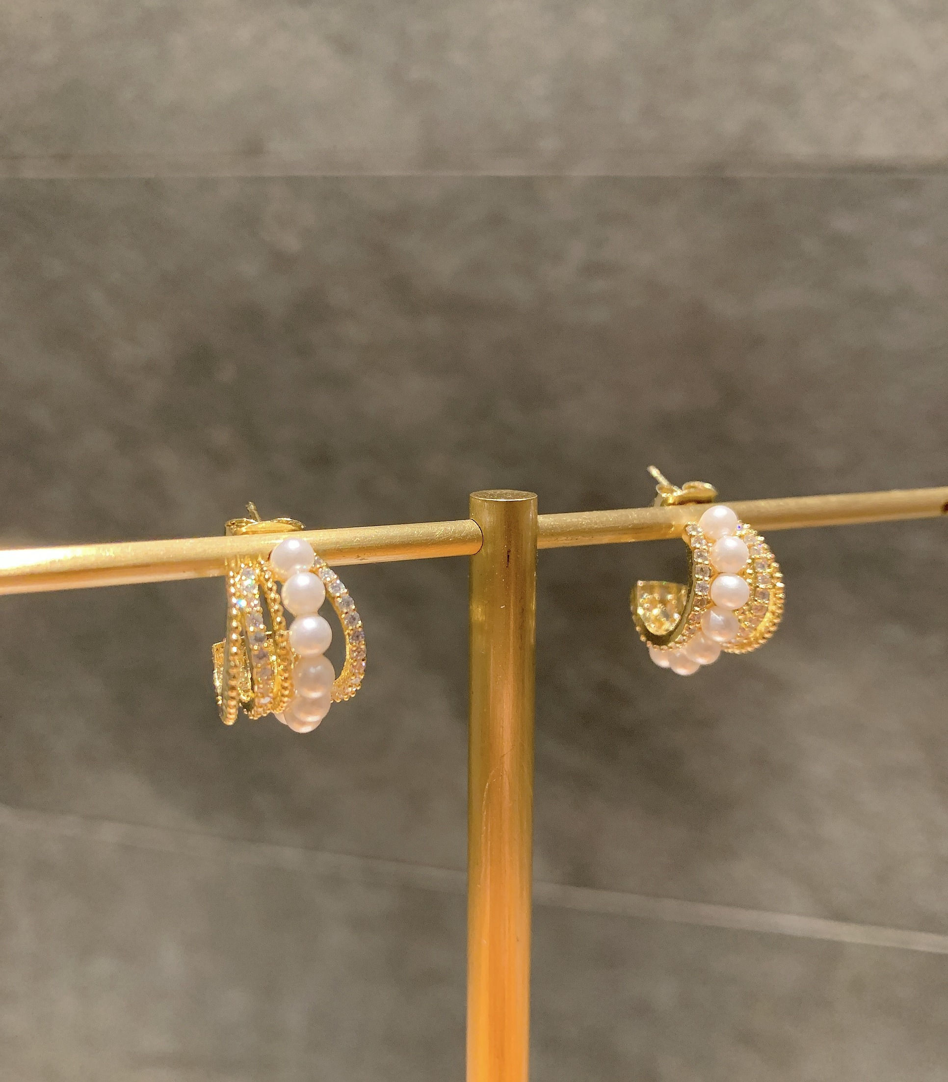 Wide sparkle with pearls hoop earrings (OC_5)