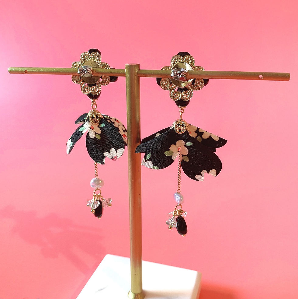 縮圖：Cherry Blossom Dangle Earrings_Black (May_23)
