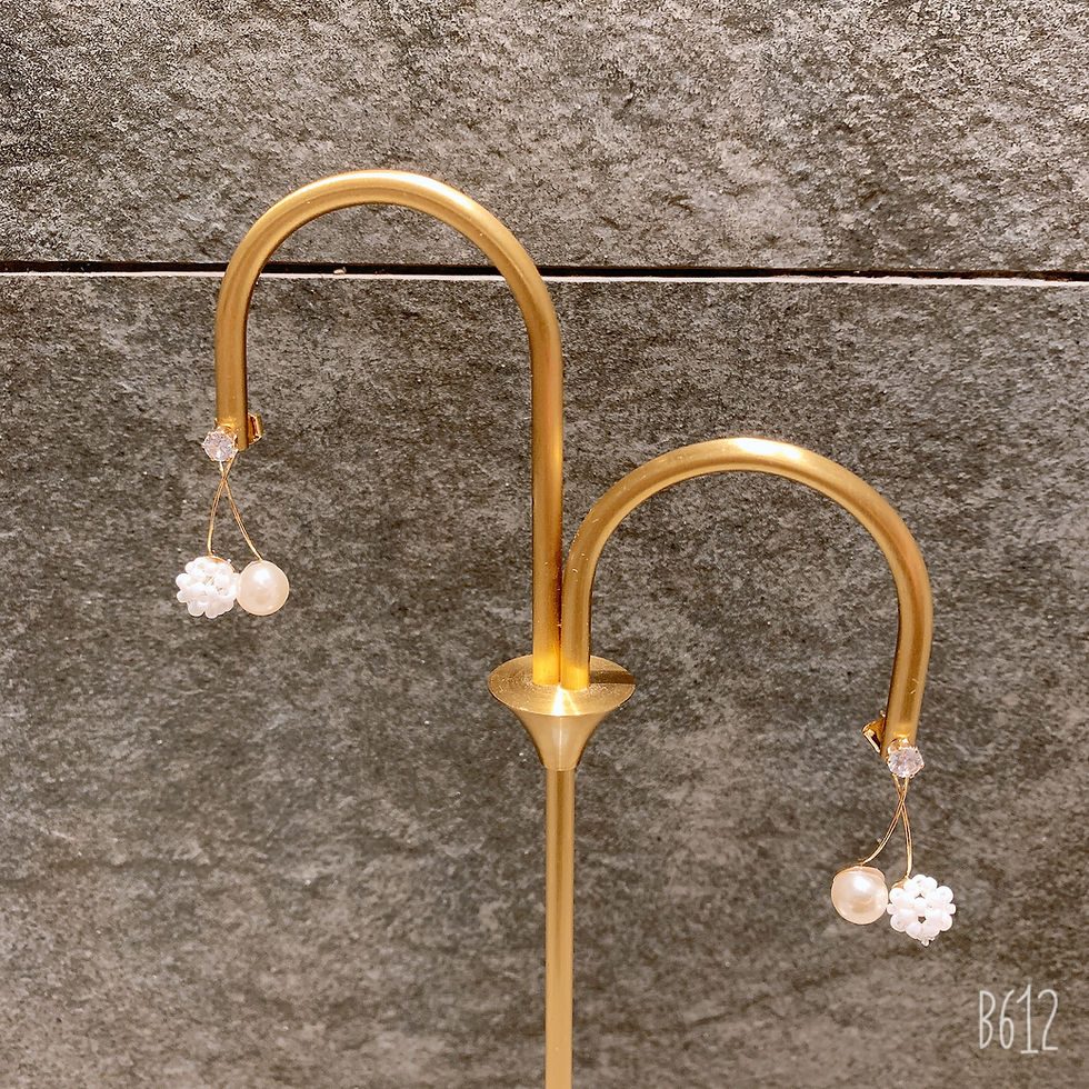 Thumbnail: Sparkling stone with pearls earrings (ME_19)