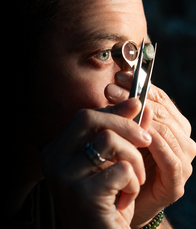 site_image_about_portrait_01_rev.01.png