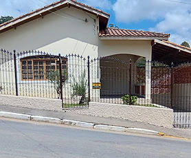 CASA CHARMOSA E CONFORTÁVEL NO CENTRO DE DELFIM MOREIRA