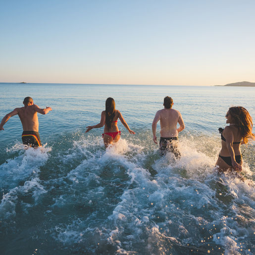 AUSSIES KEEP HOLIDAY PLANS DESPITE COST OF LIVING PRESSURES