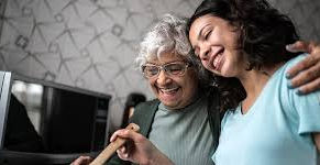 Interacciones cotidianas que mejoran el bienestar de personas con demencia