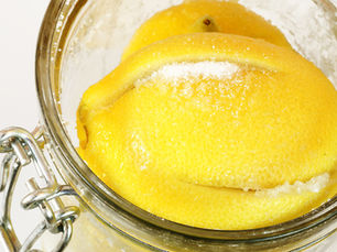 Jetzt geht es ans Eingemachte: C02-neutral konservieren mit Salzzitronen