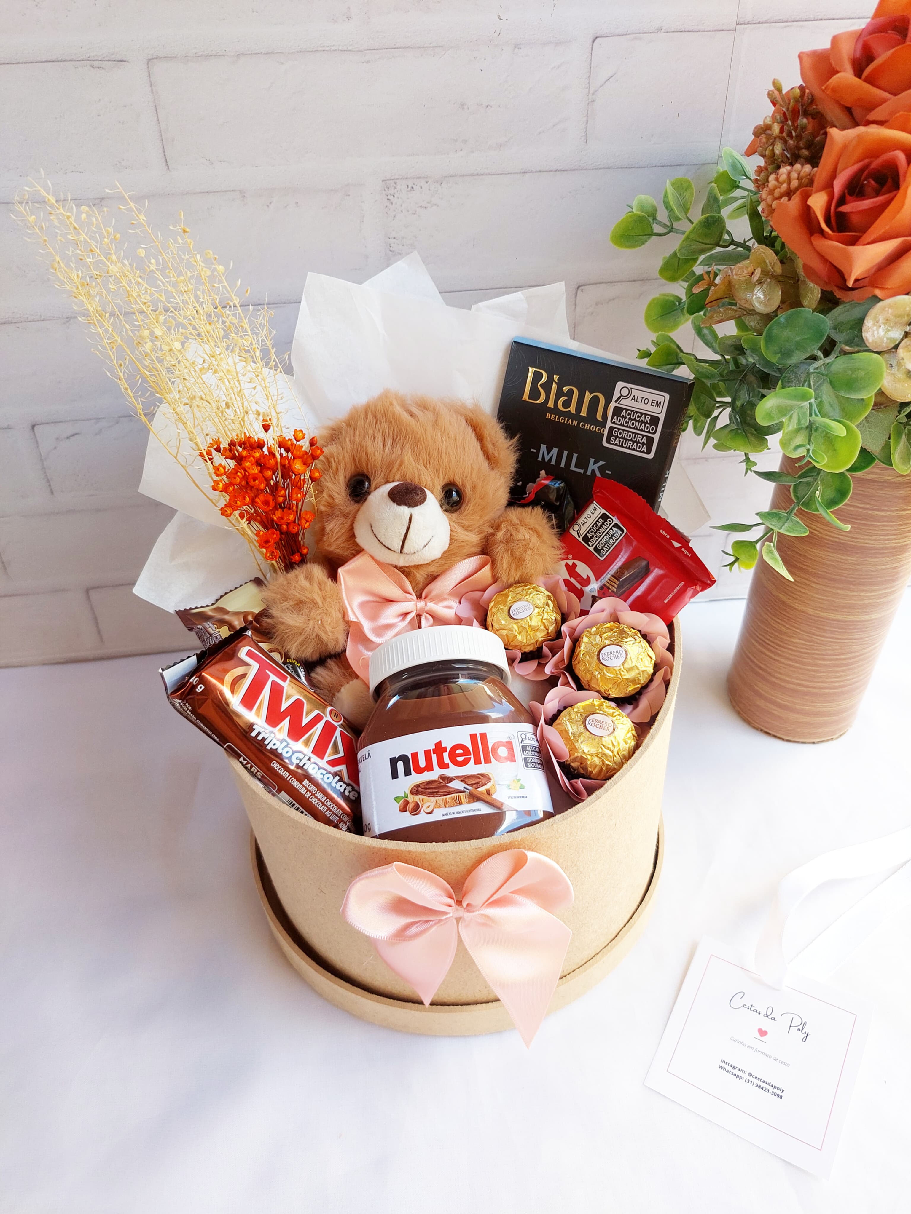 Urso de Pelúcia e Chocolates Selecionados