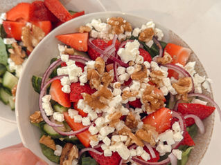 Salade fraîcheur fraise & chèvre au basilic