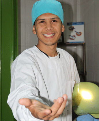 Odontólogo Ángel Espinoza. Área Bucal