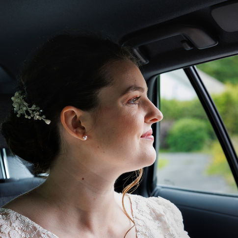 Mariée dans une voiture