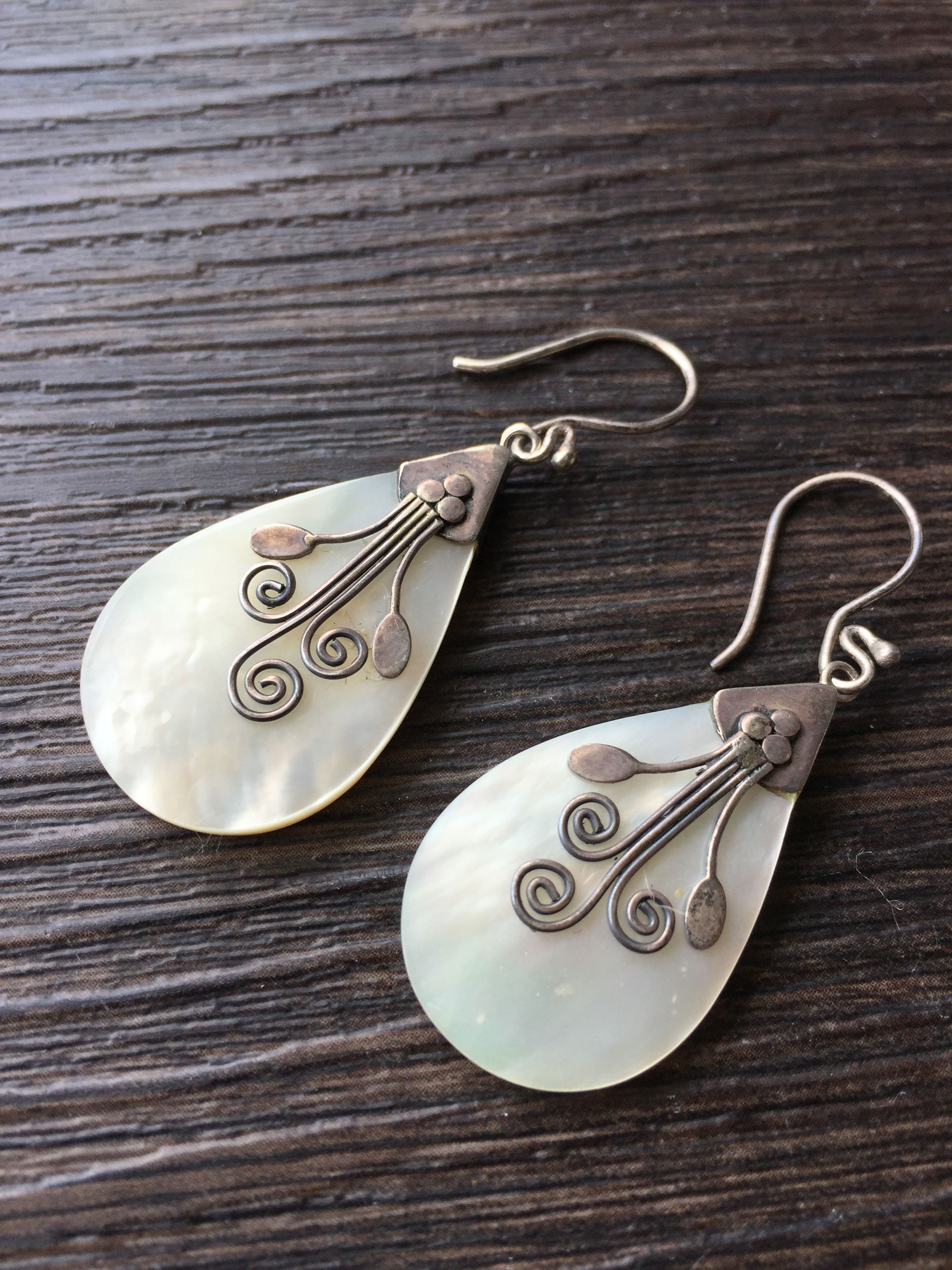 White Shell Earrings / used