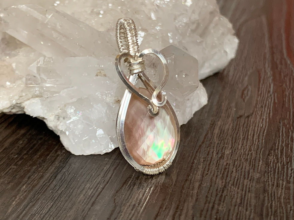 サムネイル： Mother of Pearl and Cubic Zirconia