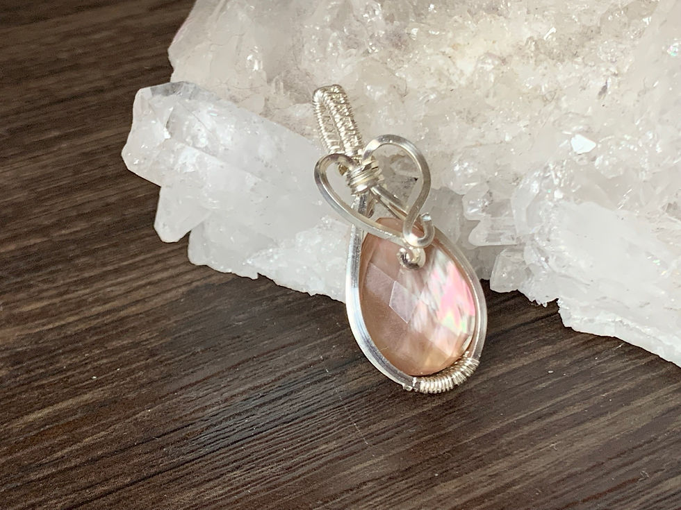 サムネイル： Mother of Pearl and Cubic Zirconia
