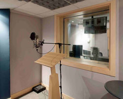 010 Cabina de Grabación.JPG