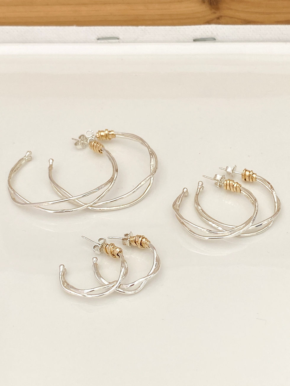 Thumbnail: Large Twist of Fate Hoop