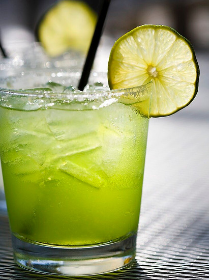 00975405-Margarita-on-the-Rocks-with-Lime-Slice.jpg