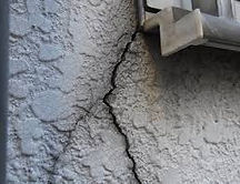 外壁ひび割れ