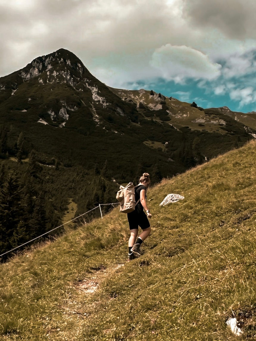 Zielorientierung bedeutet, den Gipfel im Blick zu behalten, aber jeden Schritt auf dem Weg dorthin bewusst zu setzen.