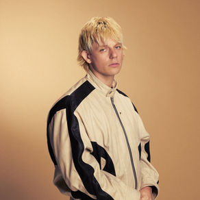 JUNIPO MAKES HIS TRIUMPHANT DEBUT 'TOMMY GUNN'