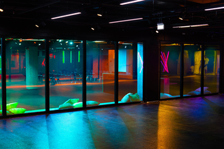 Spielertunnel Merkur arena Sichtschutz mit Dichroic Glasdesignfolie