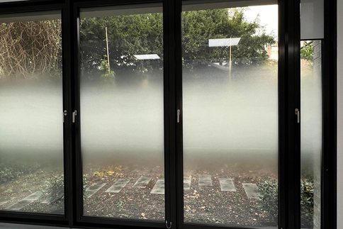 Sichtschutzfolierung Praxisräume Arztpraxis Milchglas nachher